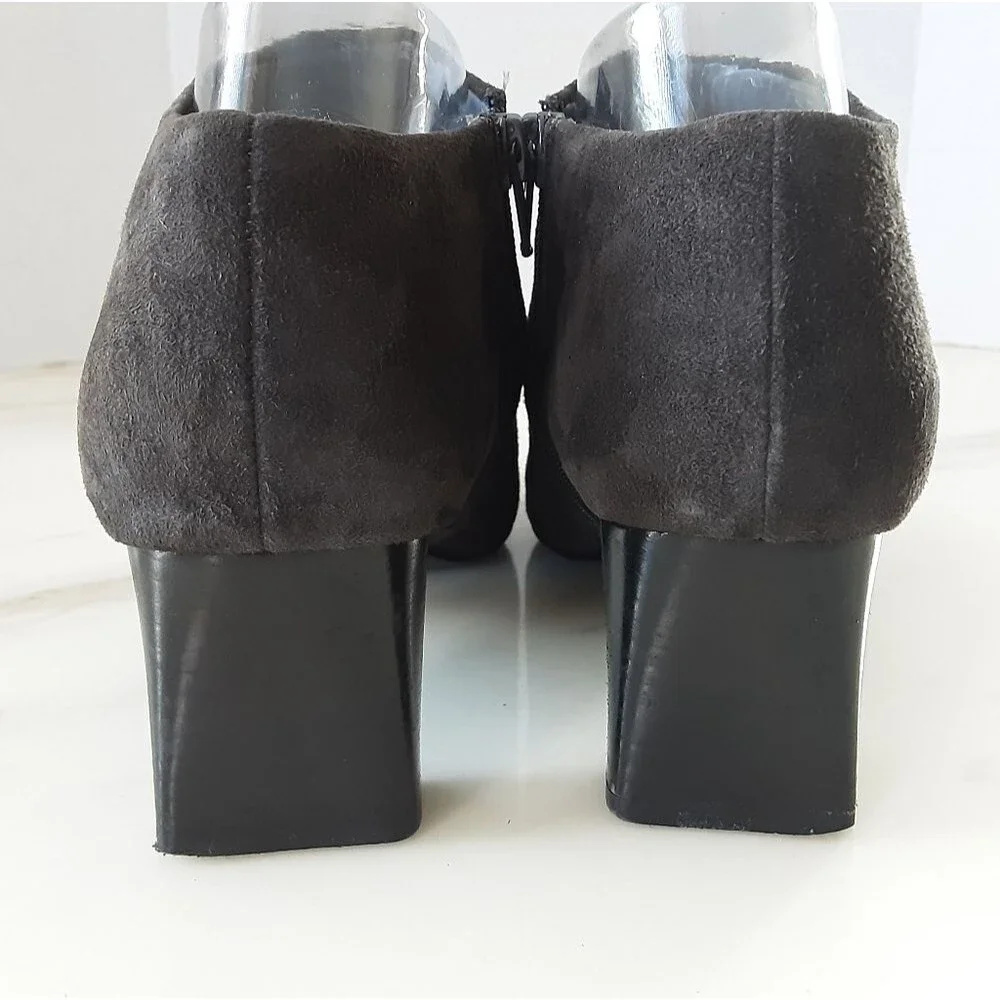 LORD & TAYLOR Flex Charcoal Gray Genuine Suede Bootie Sz 9